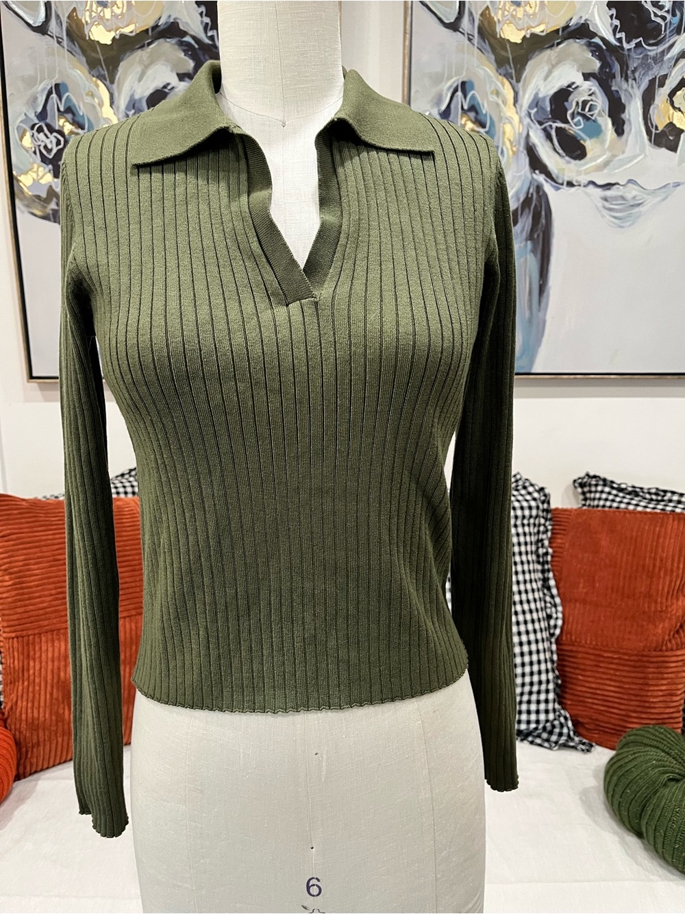 Ribbed V-Neck Long Sleeve Top - Olive by Tahari Size M